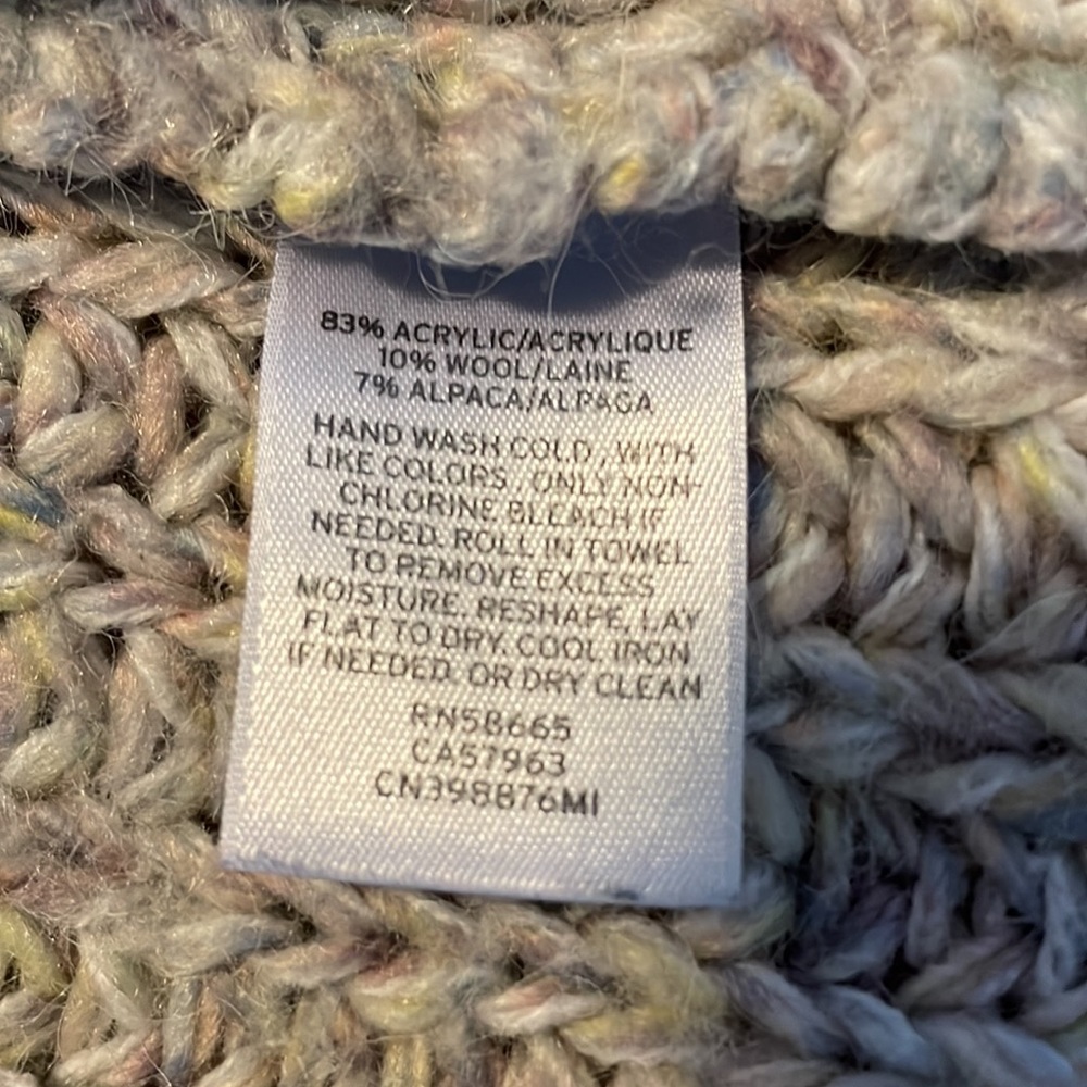 Subtle multi-color cozy sweater - Picture 7 of 7